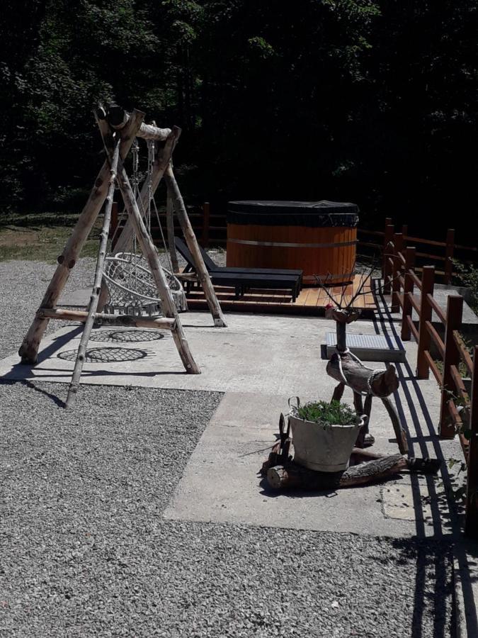 Kuca Za Odmor "Med Strmci" Villa Zlobin Ngoại thất bức ảnh